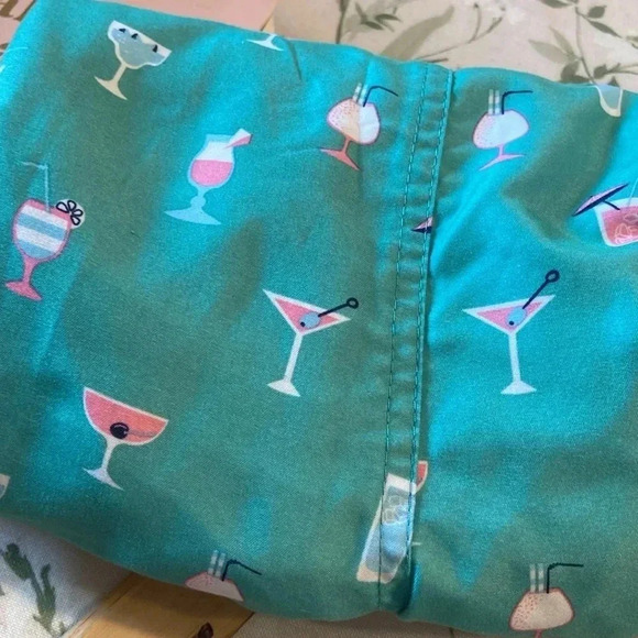 Broken Threads Trunks Swim Mens Size XL Drinks Pattern Swim Trunks Shorts
BIN 31 - Picture 2 of 5